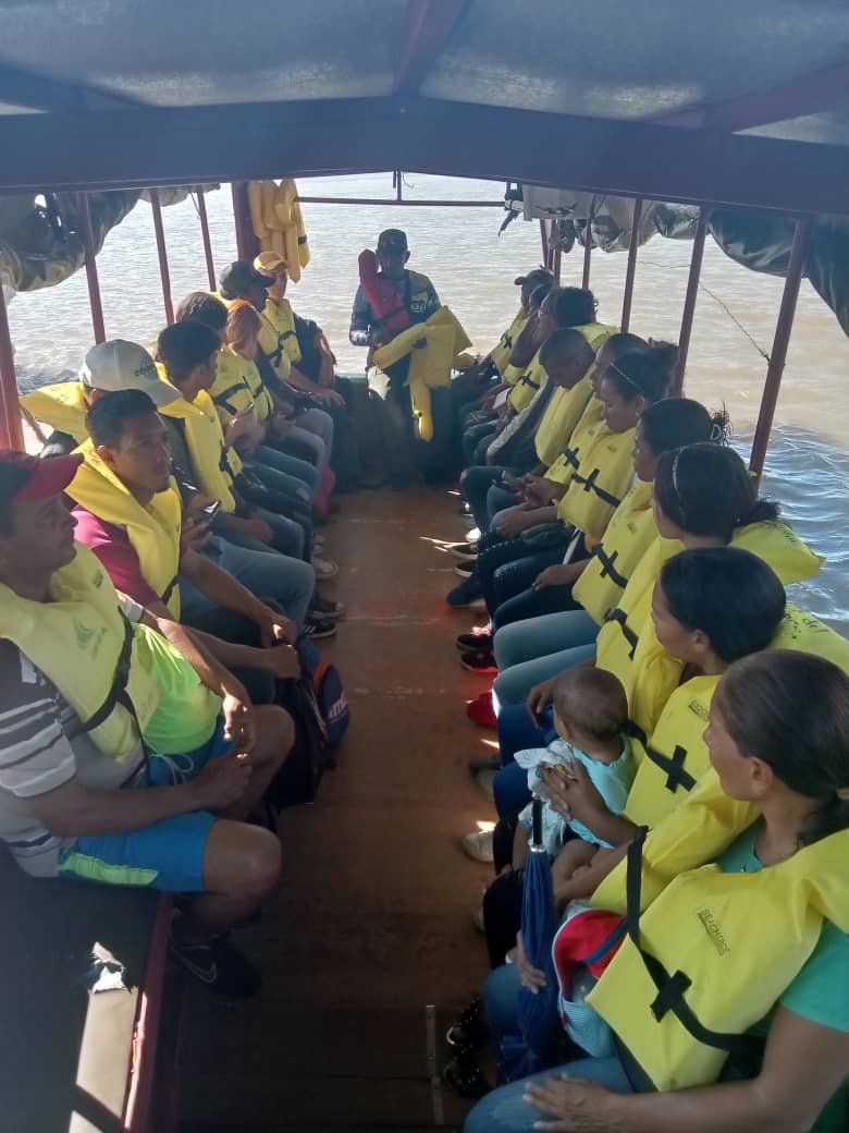 Puesto Naval de Guardacostas inspeccionó embarcaciones de transporte fluvial en el muelle flotante de Ciudad&nbsp;Orinoco