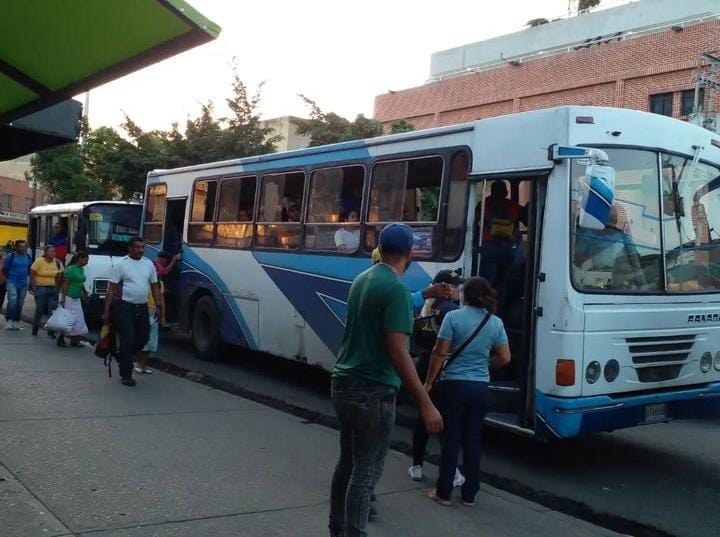 Transporte Barcelona realiza operativos para controlar el pasaje y carros&nbsp;piratas