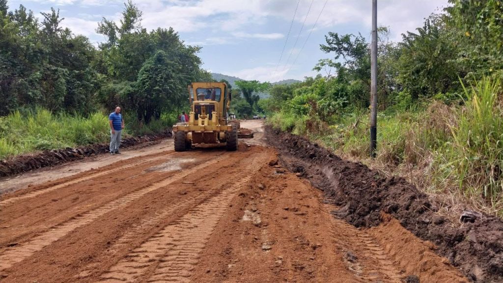 Rehabilitación vial con engranzonado en varios tramos de la vía&nbsp;Naricual-Tabera