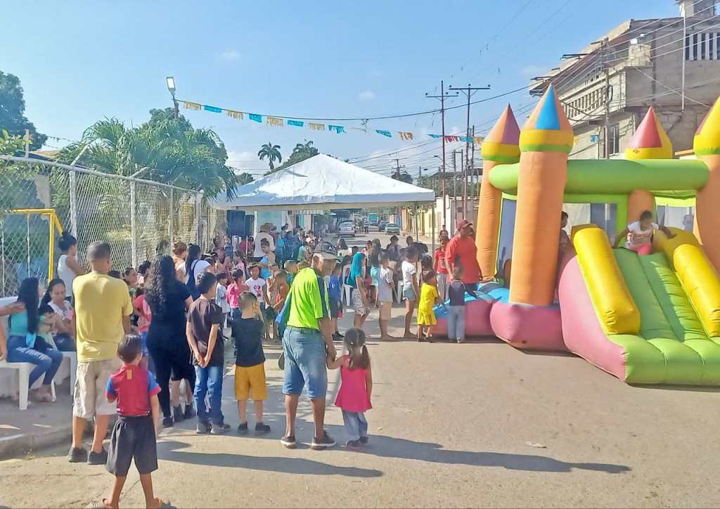 Vecinos organizados de Guamachito cierran el año con entrega de&nbsp;juguetes