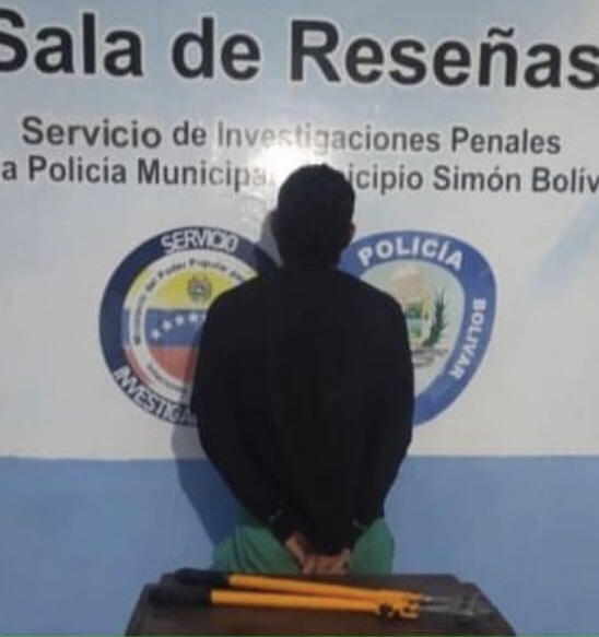 En Barcelona sujeto fue aprehendido mientras violentaba Santamaría de un&nbsp;comercio