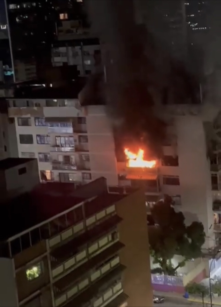Vecinos reportan devastador incendio en Chacao&nbsp;[Vídeos]