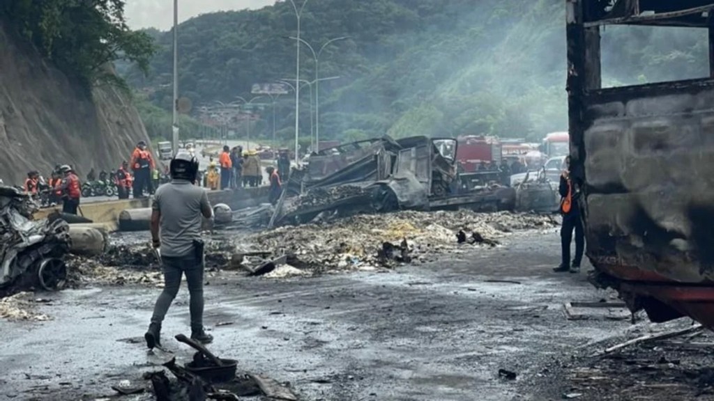 Asciende la cifra de fallecidos a 20 tras accidente en la autopista Gran Mariscal de&nbsp;Ayacucho