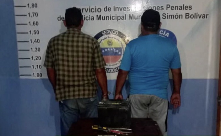 Detenidos en flagancia dos sujetos por hurtar batería en&nbsp;Barcelona