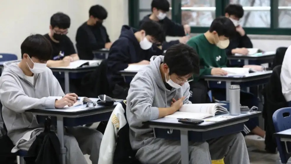 Estudiantes de Corea del Sur demandan al gobierno porque su examen terminó 90 segundos&nbsp;antes