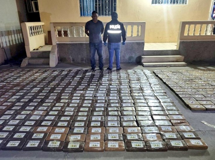 La Policía de Ecuador decomisa cerca de una tonelada de cocaína que iba a&nbsp;Europa