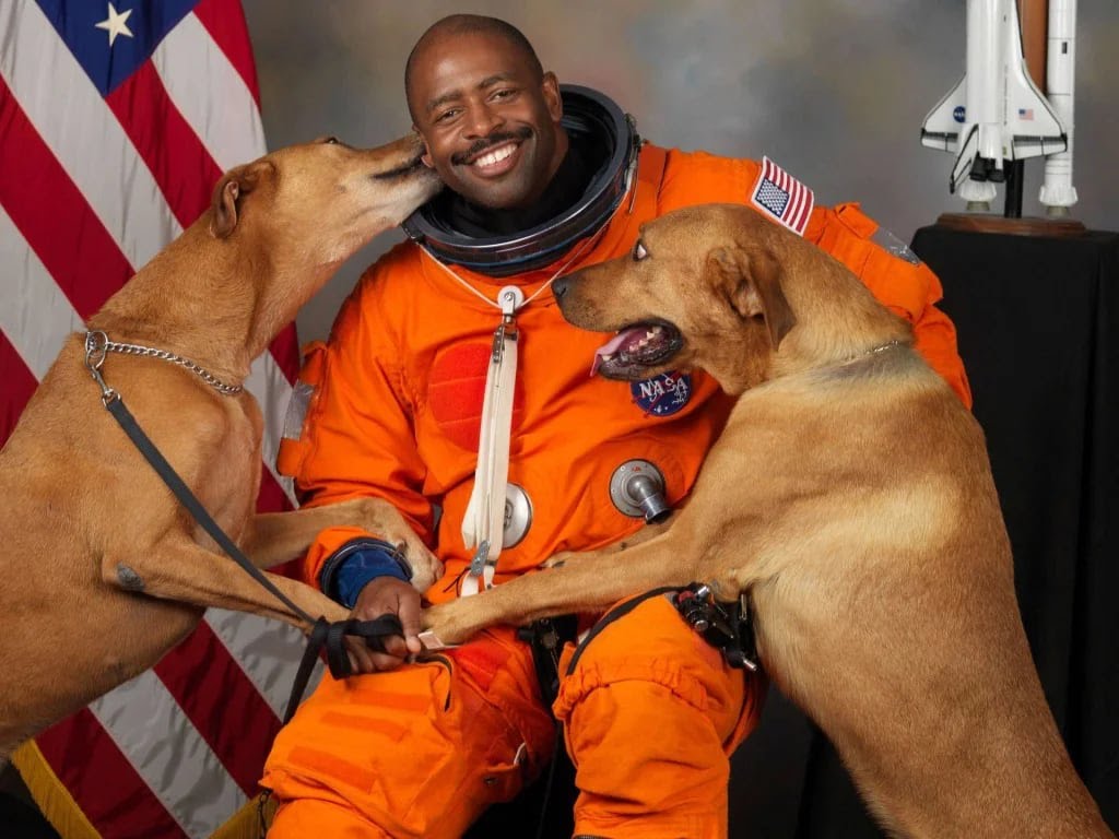 El Astronauta que pasó a la historia por posar en la foto oficial de la NASA junto a sus&nbsp;perros