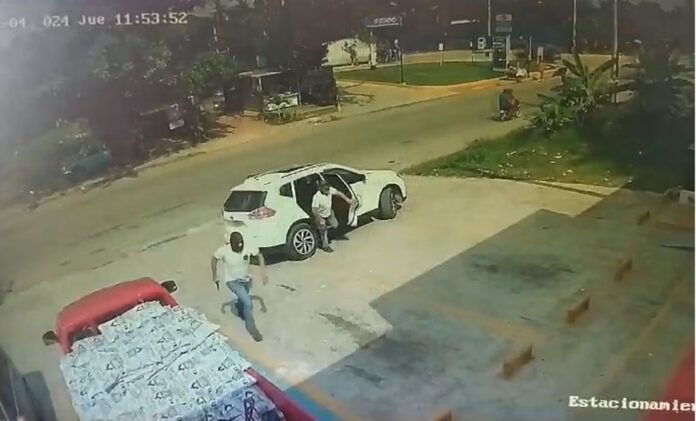 Con armas largas y pasamontañas roban tiendas y comercios en&nbsp;Tabasco