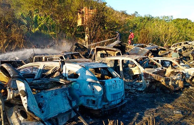 Más de 70 vehículos se vieron afectados en Aragua tras incendio en un&nbsp;estacionamiento
