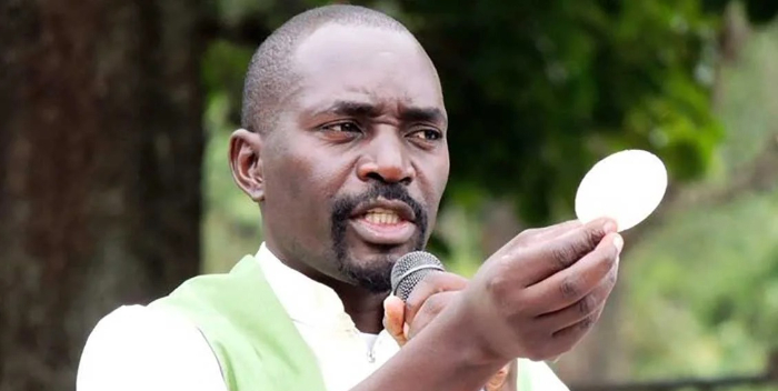 VIDEO | Cientos de personas despiden al padre Josiah&nbsp;K’Okal