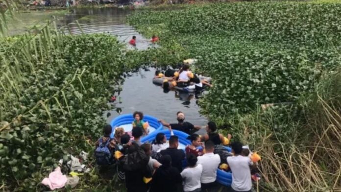 VIDEO | Venezolanos cruzaron río Bravo en colchones&nbsp;inflables