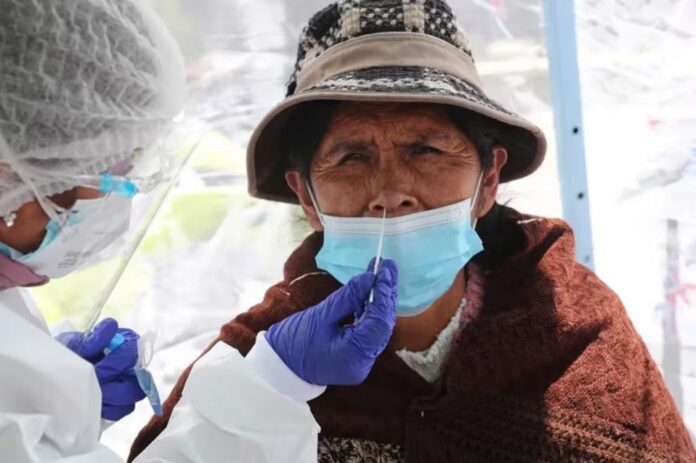 Encienden alarmas en Bolivia ante brote de nuevo&nbsp;Covid