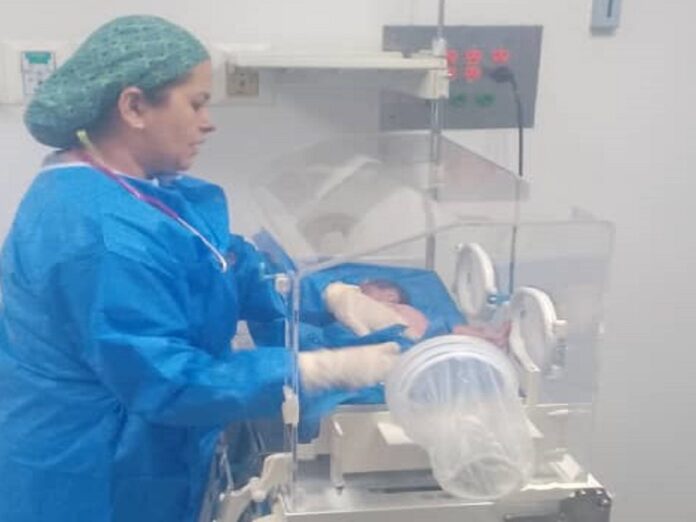 Rescatan a bebé con vida de un basurero en&nbsp;Caracas