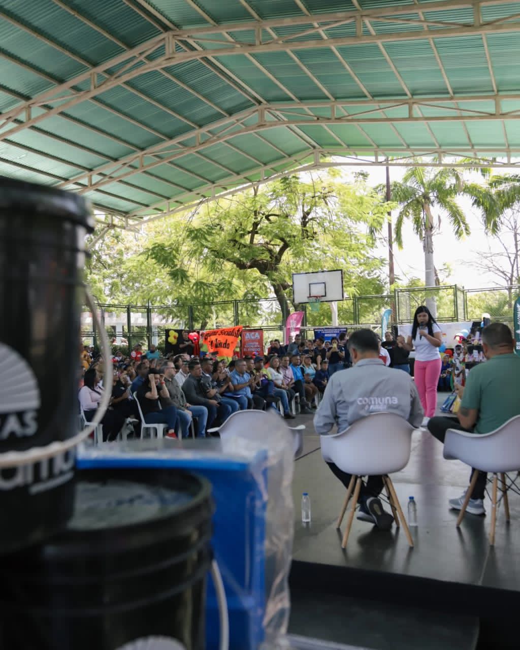 Alcaldesa Sugey Herrera entregó financiamiento a 4 comunas del municipio Simón&nbsp;Bolívar