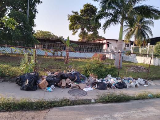 Piden no dejar basura frente al Grupo Escolar Boyacá en&nbsp;Barcelona