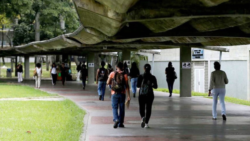 Incrementa el interés de los estudiantes universitarios por cursar carreras cortas en el&nbsp;país