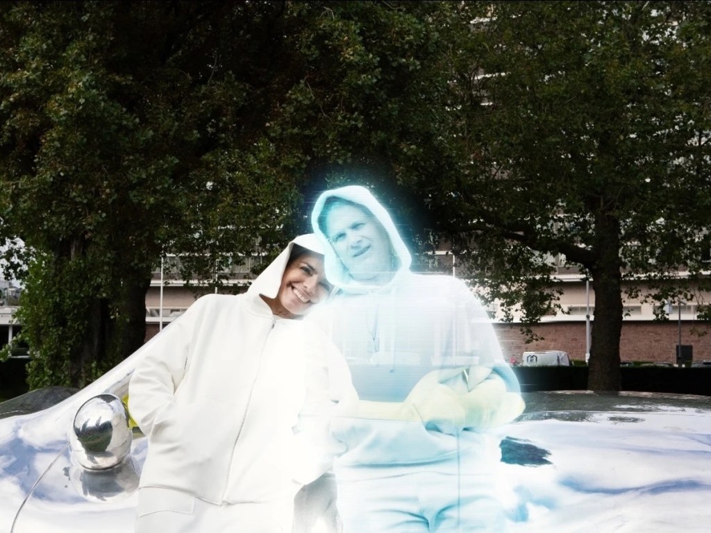 Una mujer planea casarse con holograma de IA entrenado con datos de sus novios&nbsp;anteriores