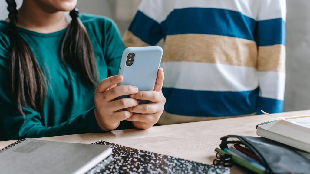 Gran Bretaña prohibirá los teléfonos en las&nbsp;escuelas