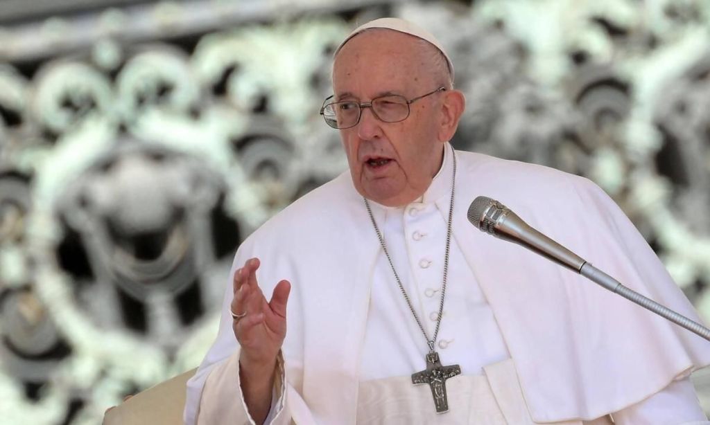 El Papa Francisco: «Los pueblos están agotados por la guerra, que es siempre&nbsp;inútil»