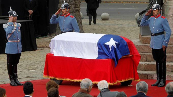 Restos mortales del expresidente Piñera son velados en el antiguo&nbsp;Congreso