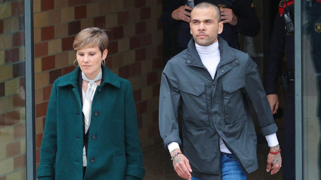 Dani Alves sale de la cárcel tras pagar la millonaria&nbsp;fianza