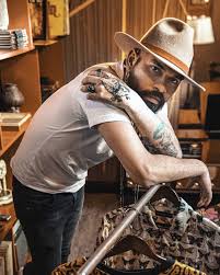 Lalo Yaha, el venezolano que pasó de cantar en buses de Ecuador a arrasar ahora en&nbsp;redes