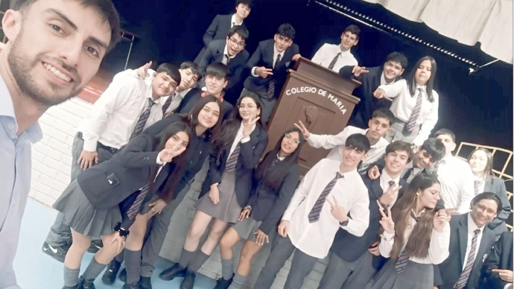 Un profesor perdió su casa tras incendiarse y sus alumnos decidieron regalarle el dinero de su gira&nbsp;estudio