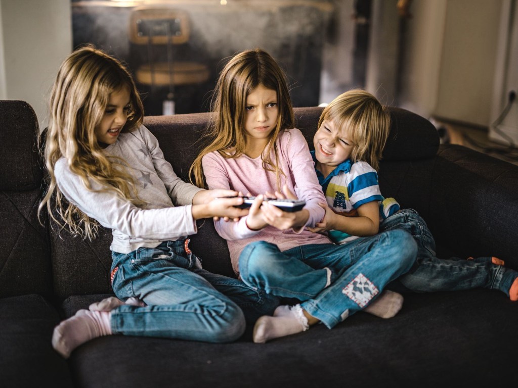 Según Cambridge, Las peleas entre hermanos mejoran las habilidades sociales y el&nbsp;desarrollo