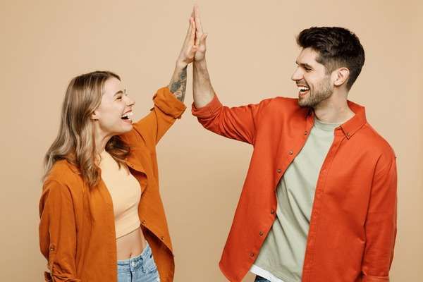 Tener al menos dos amigos de confianza es clave para una vida feliz, según&nbsp;Harvard