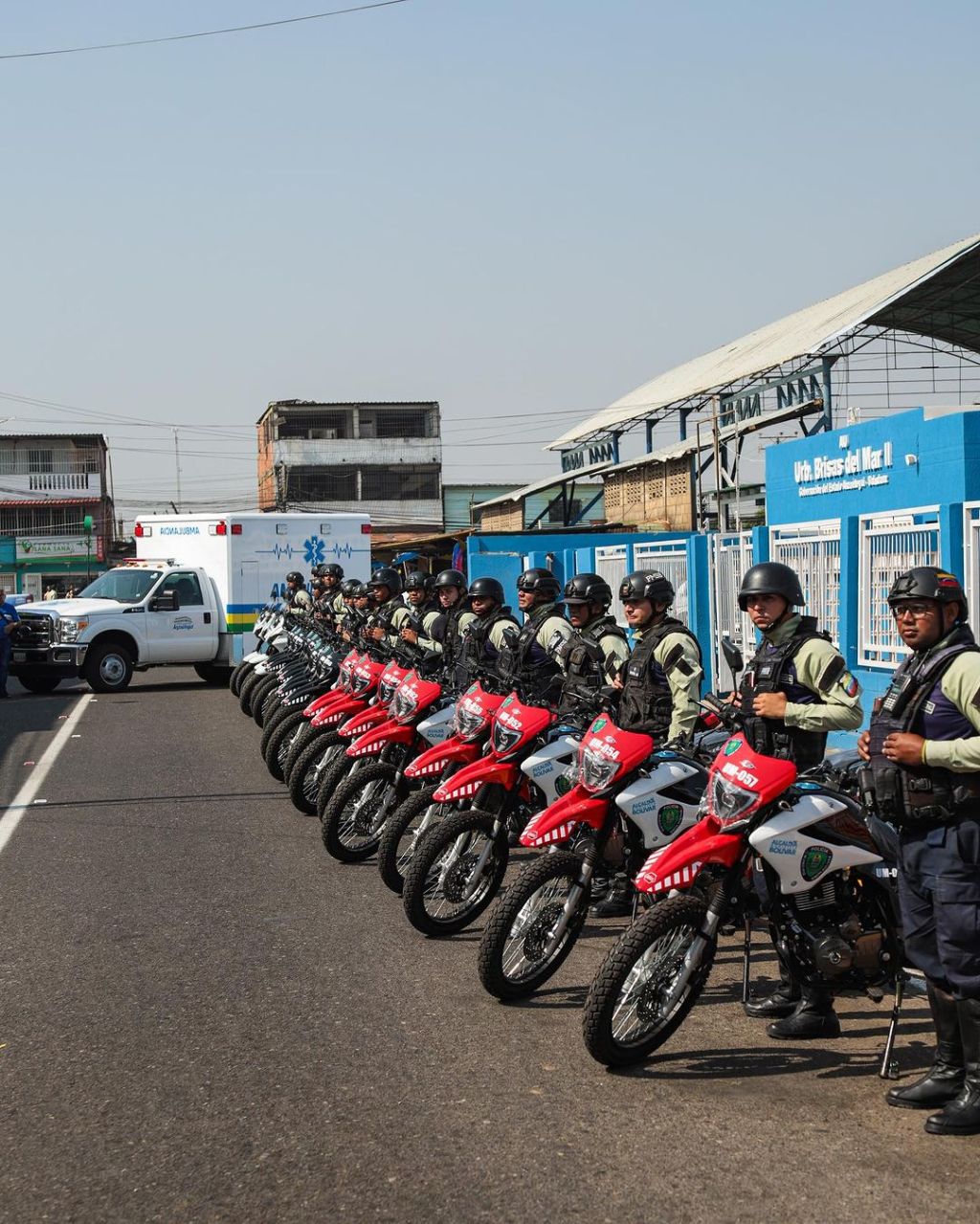 Motos, ambulancia y ayudas sociales se entregaron en&nbsp;Barcelona