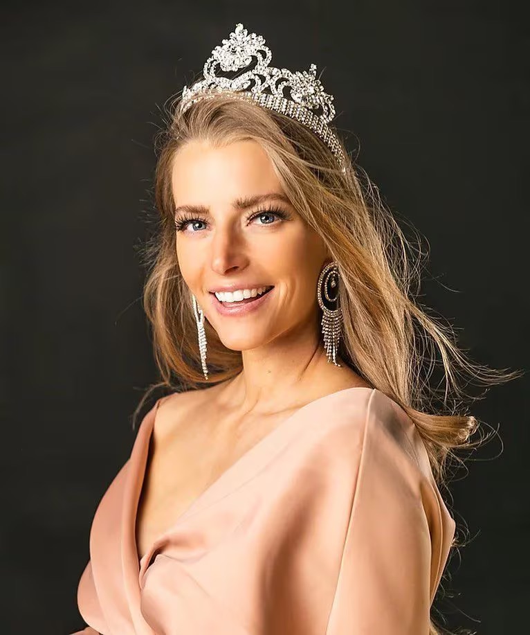 Hannah Neeleman, la madre de ocho hijos y ex bailarina americana que compitió para Miss&nbsp;Mundo