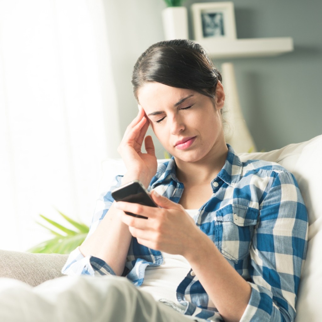 Conoce cómo el uso excesivo del teléfono afecta la&nbsp;salud