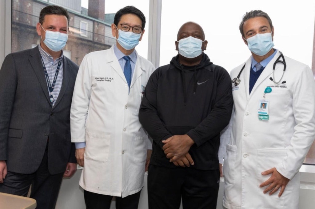 El primer paciente en recibir un trasplante de riñón de cerdo modificado es dada de&nbsp;alta