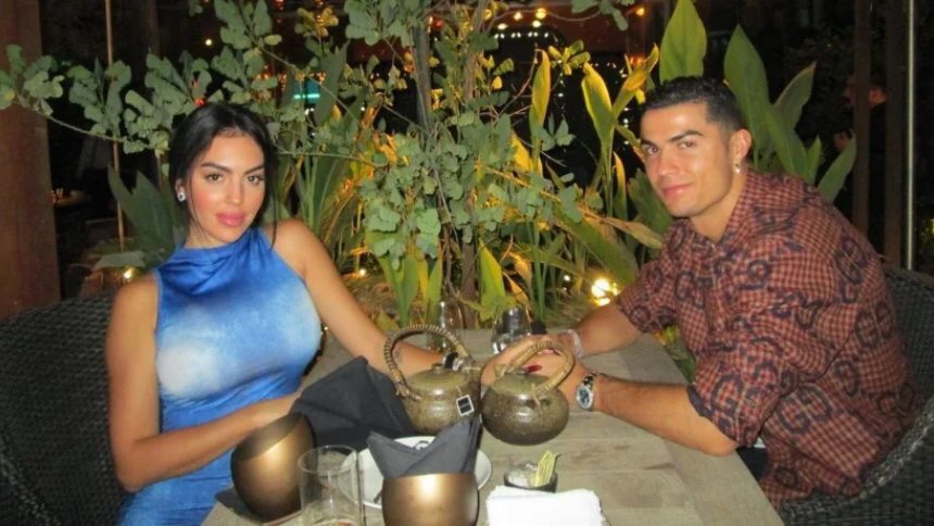 Cristiano Ronaldo recibe críticas por el aspecto de sus manos durante cena romántica con Georgina&nbsp;Rodríguez