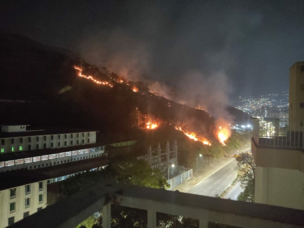 Alcaldesa de Caracas informa que se han registrados 15 incendios forestales en las últimas&nbsp;horas