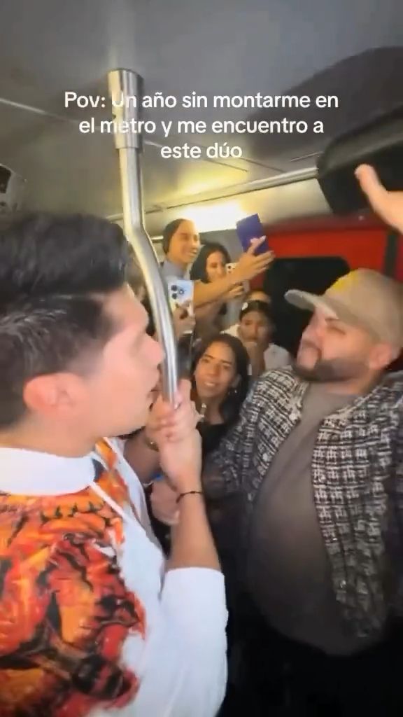Chyno y Nacho ofrecieron un concierto improvisado en el Metro de&nbsp;Caracas
