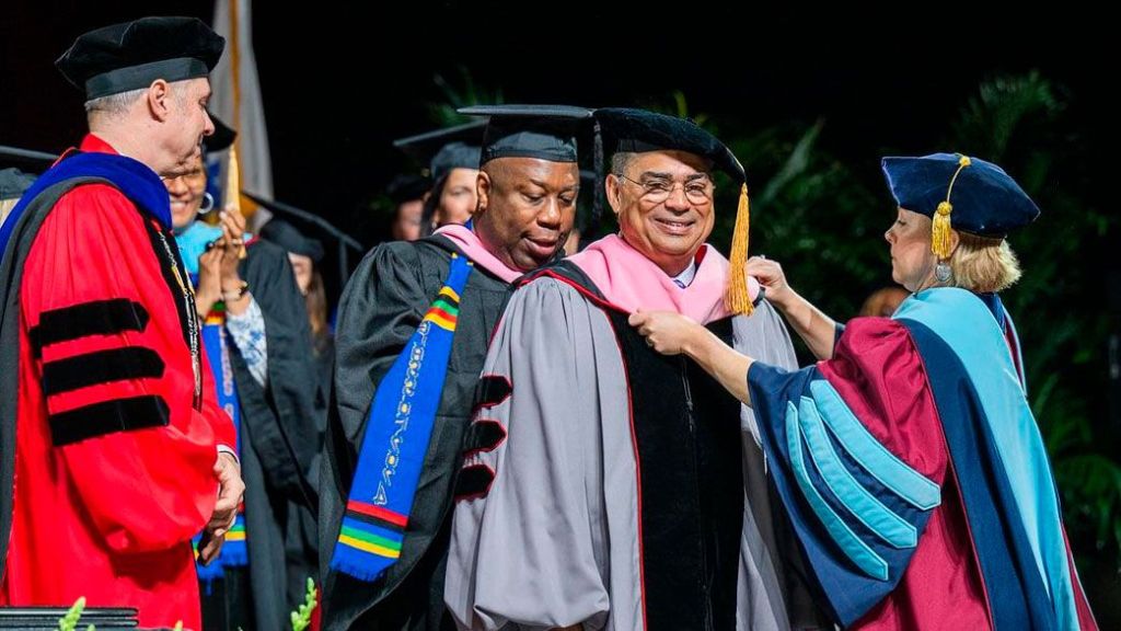 Gilberto Santa Rosa recibió un doctorado honoris causa de Berklee&nbsp;College