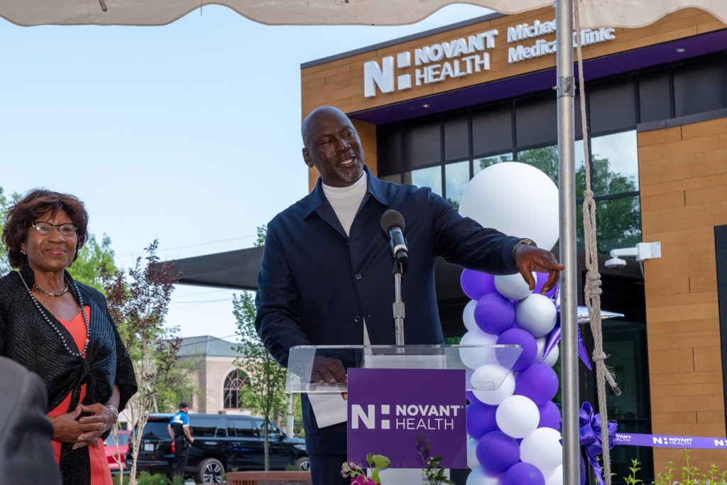 Michael Jordan inauguró su tercera clínica médica en Carolina del Norte para personas de bajos&nbsp;recursos