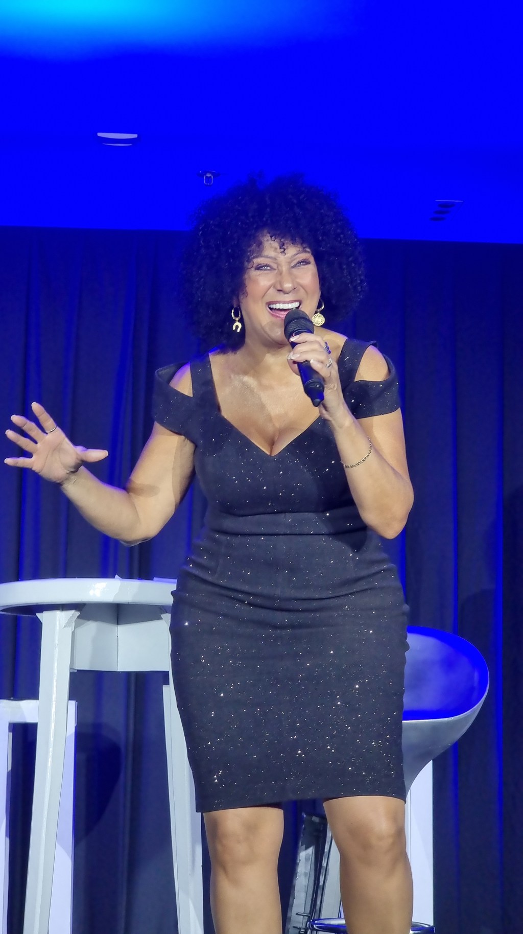 Gledys Ibarra cautivó a Lechería con «Yo no quiero&nbsp;reencarnar»