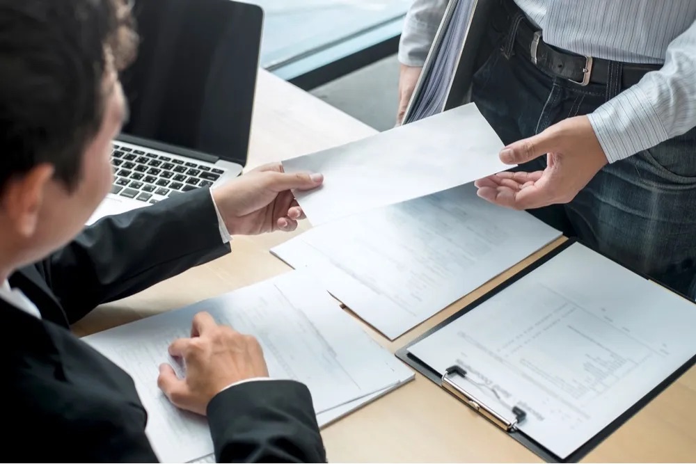 Mujer demanda a una empresa por pagarle durante 20 años sin asignarle ninguna&nbsp;tarea