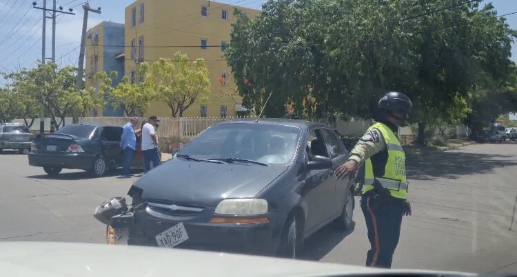 Choque vehicular genera tráfico lento en&nbsp;Lechería