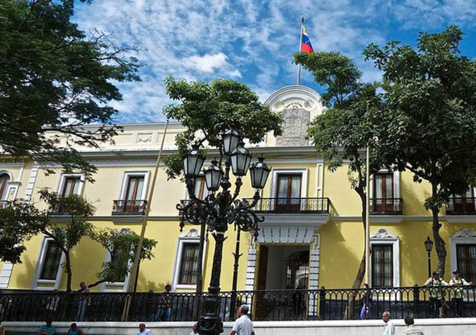 Gobierno venezolano retira personal diplomático de siete&nbsp;países