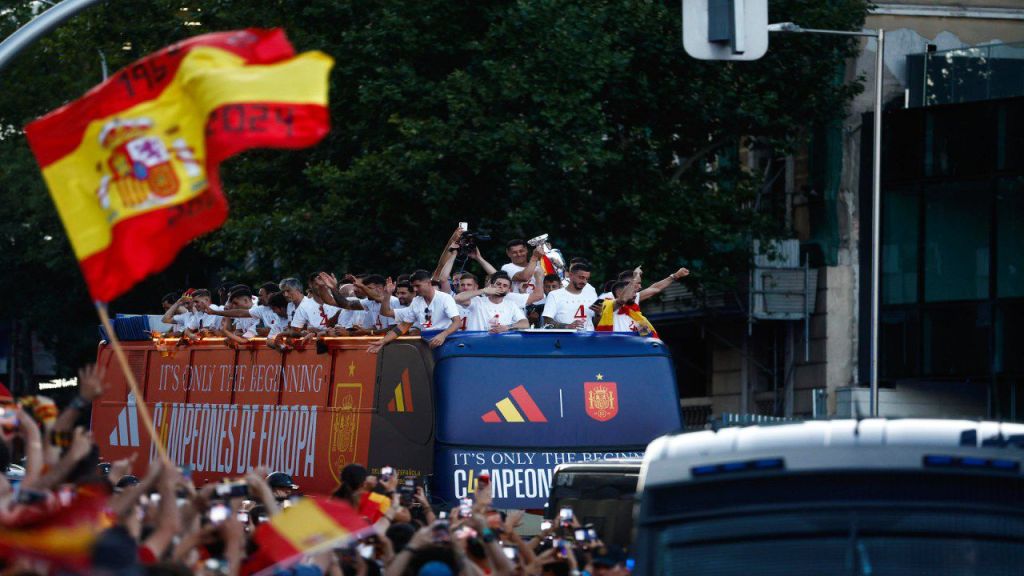 España recibe a sus&nbsp;campeones