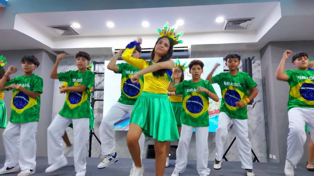 Colegio Menca de Leoni de Lechería realizó la Feria Internacional&nbsp;2024