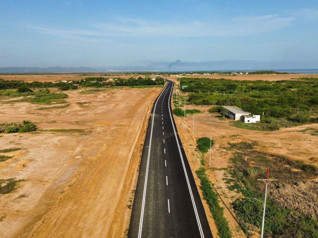 Alcaldesa Sugey Hererra entregó trabajos de rehabilitación de la vía Barcelona-Caicara
