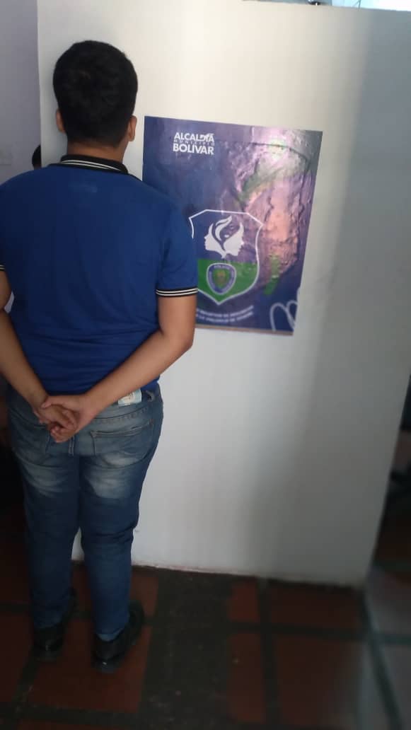 Aprehendido sujeto en Barcelona por agredir físicamente a su&nbsp;pareja