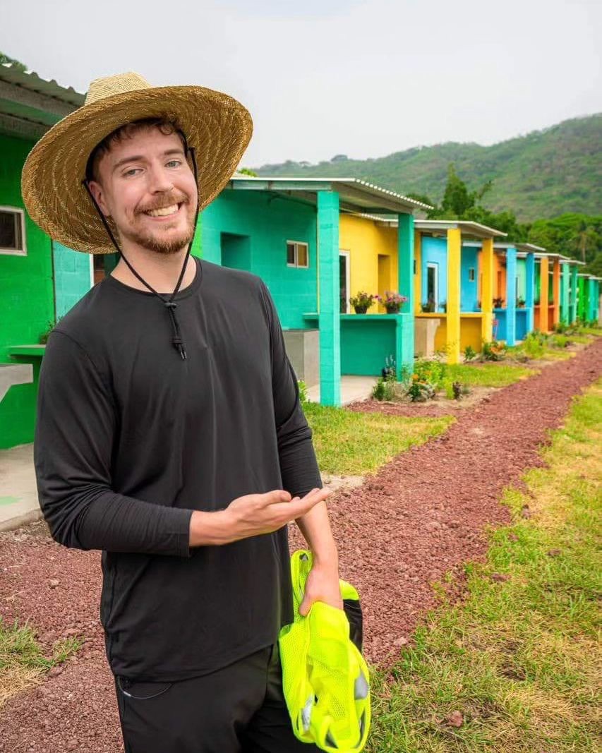 MrBeast construyó y regaló 100 casas en&nbsp;Latinoamérica