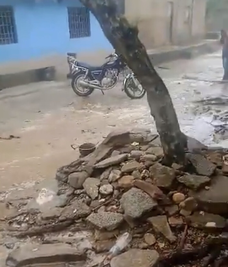 Huracán Beryl azota Sucre con fuerte oleaje&nbsp;[Vídeo]