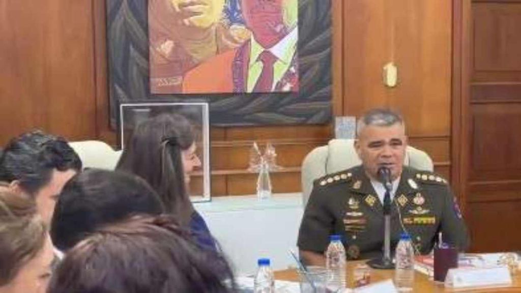 Ministro de la Defensa se reunió con representantes del Centro&nbsp;Carter