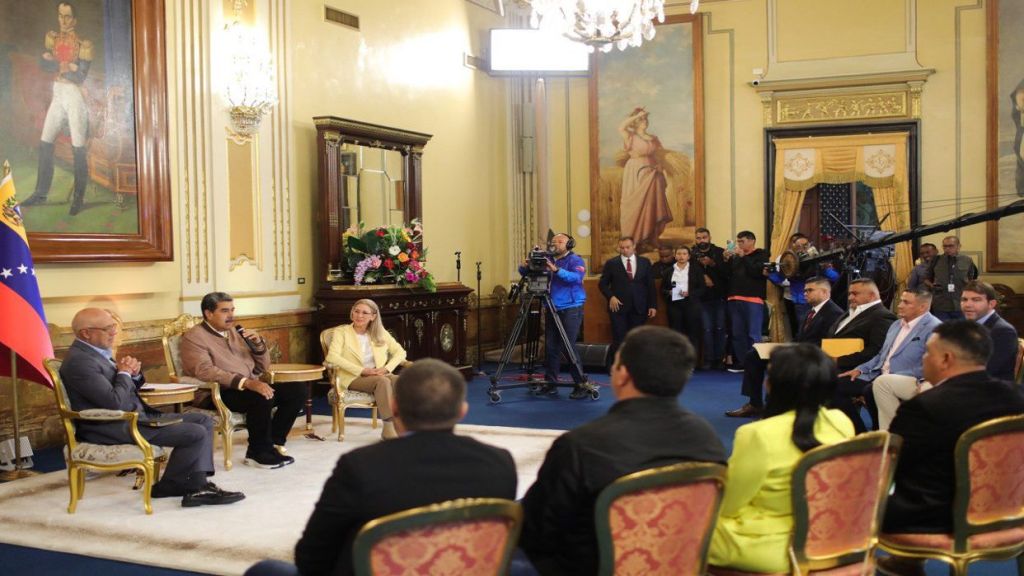 Maduro recibe a alcaldes opositores que se unieron a su&nbsp;candidatura